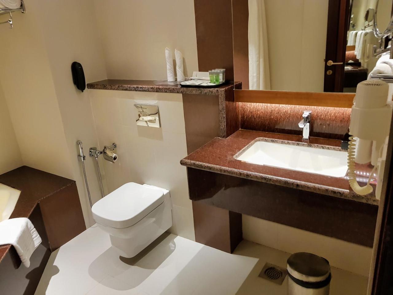 Hotel Residency Tower Thiruvananthapuram Esterno foto